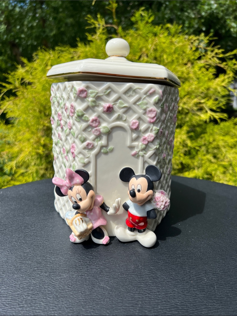Lenox Disney Mickey & Minnie's Garden Picnic Cookie Jar Canister with Lid